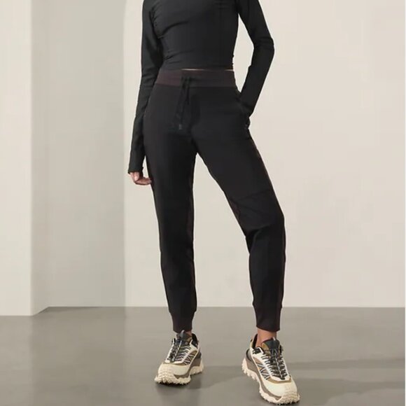 Athleta Headlands Hybrid Trek Mid Rise Jogger Black 6 Reg - Picture 1 of 6